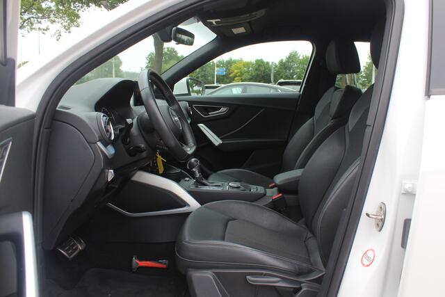 Audi Q2 35 TFSI CoD Sport S line Edition / Navigatie / Parkeerhulp V+A / Sportstoelen / 17'' / LED / Half leder / Cruise Control