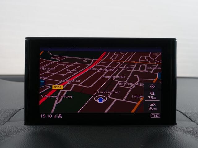 Audi Q2 35 TFSI 150pk S Line Aut- Two Tone, Navigatie, Park Assist, Privacy Glass, Clima, Cruise, Sport Interieur