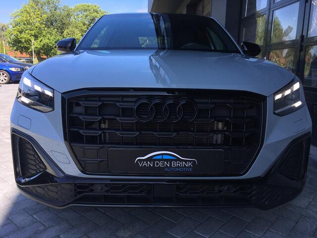 Audi Q2 35 TFSI S-line Black Matrix sfeer Pano