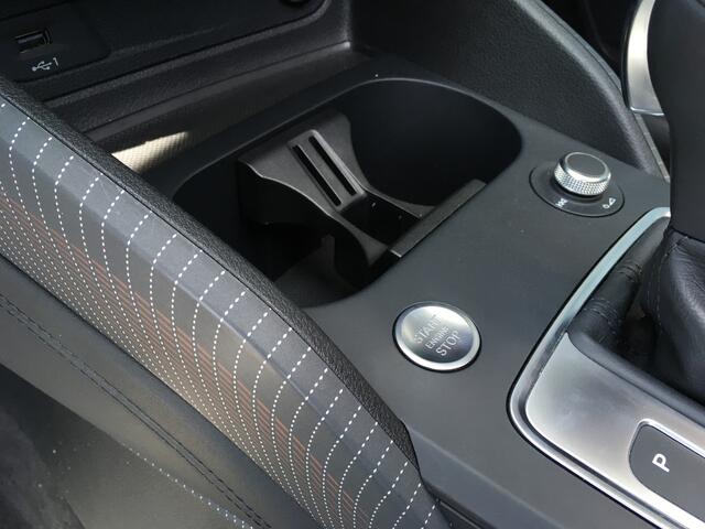 Audi Q2 35 TFSI S-line Black Matrix sfeer Pano