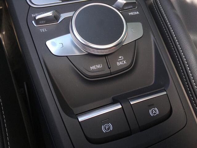 Audi Q2 35 TFSI S-line Black Matrix sfeer Pano