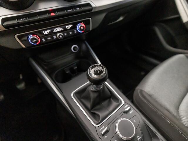 Audi Q2 1.0 TFSI Sport (GROOT NAVI, PLAT SPORTSTUUR, ZWART HEMEL, LED KOPLAMPEN, SPORTSTOELEN, GETINT GLAS, PARKEERSENSOREN, CLIMATE CONTROL, NIEUWSTAAT)