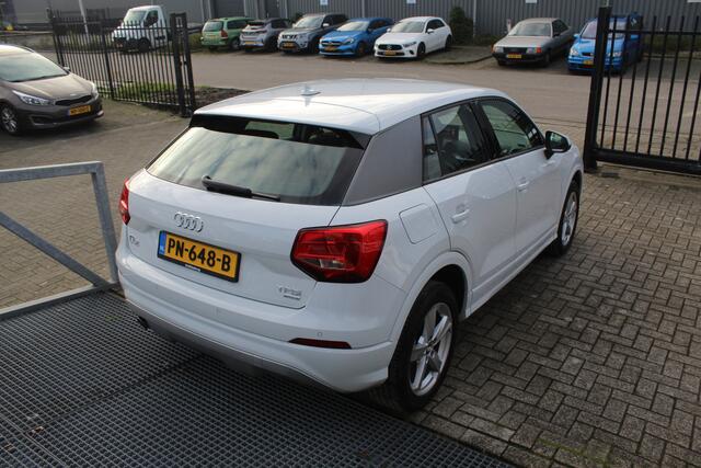 Audi Q2 1.0 TFSI Sport Orig.NL auto/Parkeersensoren rondom/Buitenspiegels verwarmd/Navigatie/Speedlimiter/Bluetooth/Licht metalen velgen