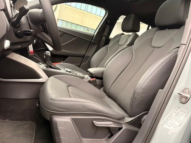 Audi Q2 35 TFSI 150Pk S-Line Edition / Stoelverwarming / Panorama dak / Matrix LED