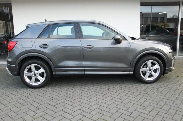 Audi Q2 35 TFSI S Edition / S Line / Navigatie/ Parkeersensoren/ Trekhaak afneembaar
