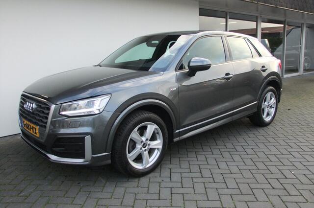 Audi Q2 35 TFSI S Edition / S Line / Navigatie/ Parkeersensoren/ Trekhaak afneembaar