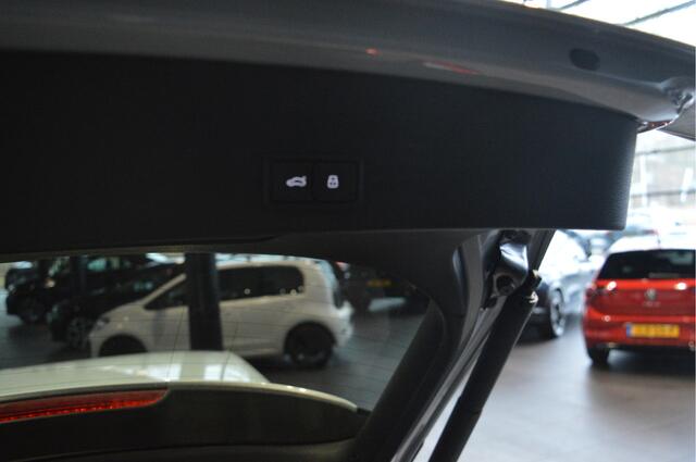 Audi Q2 35 TFSI 3X S-LINE navi clima keyless led pdc trekhaak !!