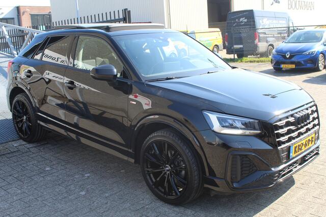 Audi Q2 35 TFSI S-Line Automaat/Panoramadak/Afneembare trekhaak/Virtual cockpit/Achteruitrijcamera/Parkeersensoren rondom/Apple carplay/Stoelverwarming/Climate control/Elektrische achterklep/Cruise control/DAB/19'' Lichtmetalen velgen.