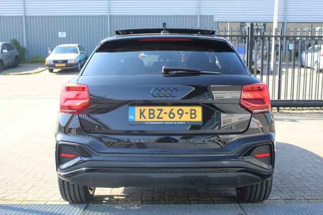 Audi Q2 35 TFSI S-Line Automaat/Panoramadak/Afneembare trekhaak/Virtual cockpit/Achteruitrijcamera/Parkeersensoren rondom/Apple carplay/Stoelverwarming/Climate control/Elektrische achterklep/Cruise control/DAB/19'' Lichtmetalen velgen.