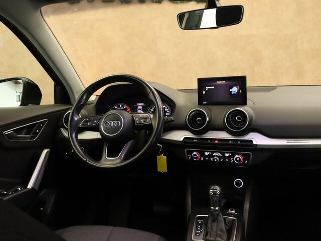 Audi Q2 1.4 TFSI CoD Sport Pro Line - AIRCO (AUTOMATISCH) - VOORSTOELEN VERWARMD - ELEKTRISCHE ACHTERKLEP - PARKEERSENSOREN ACHTER - CRUISE CONTROL - LICHTMETALEN VELGEN 17" INCH - NAVIGATIESYSTEEM FULL-MAP