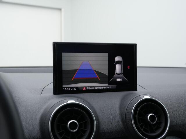Audi Q2 35 TFSI 150 pk S-tronic S-Line | Trekhaak | Achteruitrijcamera | Stoelverwarming | Navigatie