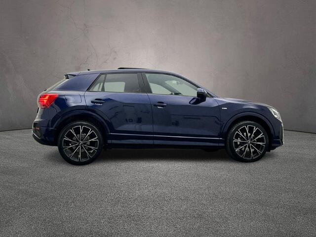 Audi Q2 35 TFSI 150PK S Edition | Panoramadak | Achteruitrijcamera | Navigatie | Adaptive cruise control | Optiek zwart | S-line