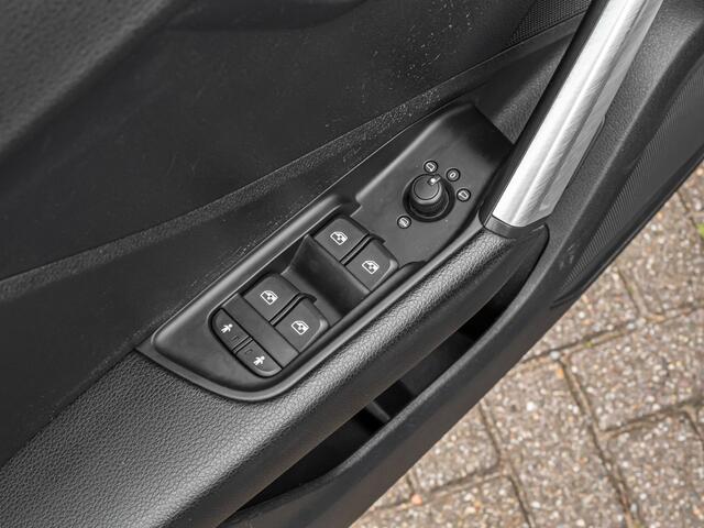 Audi Q2 1.4 TFSI CoD Design S-Line ORG NL 19 INCH TREKHAAK PRIVACY GLASS CRUISE