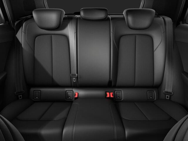 Audi Q2 35 TFSI S Edition 150 PK · Assist. pakket parking · Privacy glas · Stoelverwarming voorin