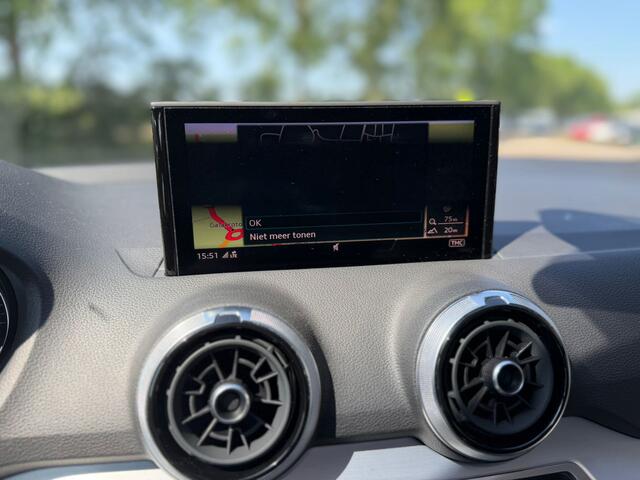 Audi Q2 35 TFSI 150 pk S Edition / Pano-Dak/ Matrix-LED/ S-line/ Camera/ Daytona-Grau 18''LMV