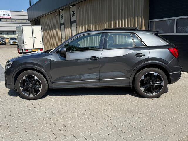 Audi Q2 35 TFSI 150 pk S Edition / Pano-Dak/ Matrix-LED/ S-line/ Camera/ Daytona-Grau 18''LMV
