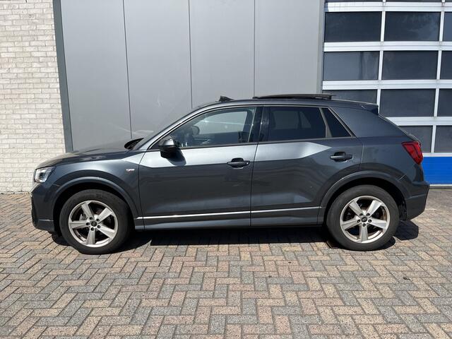 Audi Q2 35 TFSI S-Line / AUTOMAAT/ GARANTIE TM 07-2029/ PANO/ 2X S-LINE/ ACC/ PARK.SENSOREN V+A/ CAMERA/ SMARTPHONE INTERFACE/ STOELVERWARM./ ELEK.ACHTERKLEP/ KEYLESS/ DIGITAL DASH/ NAVI/ DAB/ CLIMA/ LED/ 17'' LMV