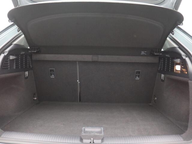 Audi Q2 35 TFSI Advanced edition 150PK S-Tronic Trekhaak, Achteruitrijcamera, Keyless, Elektr. Achterklep, Matrix LED-Verlichting, Stoelverwarming, 17" LM Velgen, Adaptieve Cruise Control