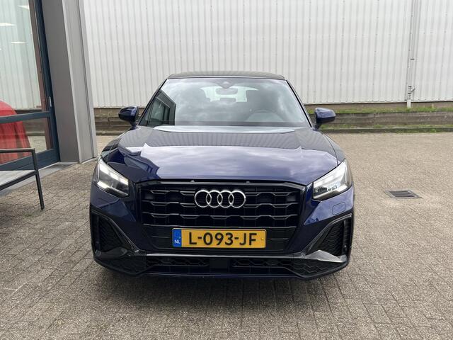 Audi Q2 35 TFSI S Edition S-line binnen-buiten / panoramadak / parkeerpakket