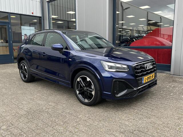 Audi Q2 35 TFSI S Edition S-line binnen-buiten / panoramadak / parkeerpakket