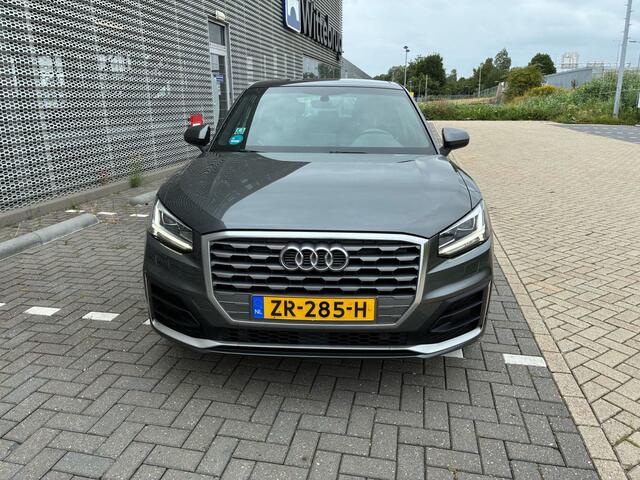 Audi Q2 35 TFSI CoD Sport S line Edition / S-Line Exterieur + S-Line Leder Interieur / Panoramadak / Achteruitrijcamera / Stoelverwarming / Keyless Entry /