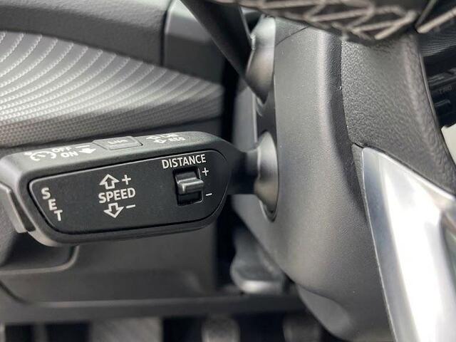 Audi Q2 35 TFSI S Edition 150pk | Virtuel Cockpit | Navigatiesysteem full map | Cruise control adaptief | Apple Carplay/Android Auto | S-line interieur lederen/stof bekleding | Matrix LED koplampen |