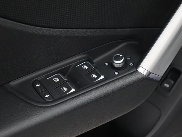 Audi Q2 35 TFSI S Edition (Afn. Trekhaak / Camera / ACC / Leder / Carplay)