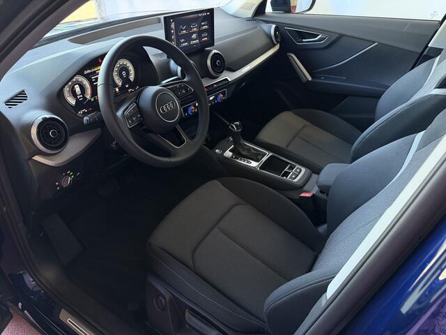 Audi Q2 35 TFSI 1.5 S-LINE 150PK PANO SCHUIFDAK VIR.COCKPIT ELEK.KLEP TOUCHSCREEN CARPLAY NAVI CAMERA MATRIX LED STOELVERW. PDC KEYLESS 2026 S-EDITION