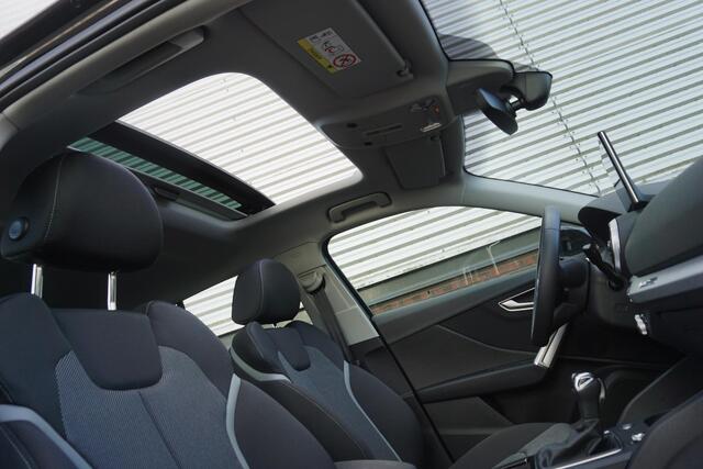 Audi Q2 35 TFSI 150PK Automaat S-Line/Panoramadak/ Camera