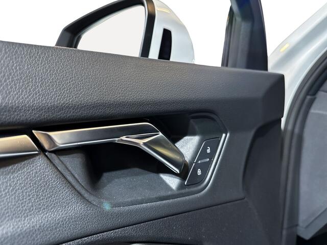 Audi Q3 Sportback 45 230pk TFSI quattro Pro Line S / Side assist & lane assist / Parkeerhulp plus / MMI navigatie plus