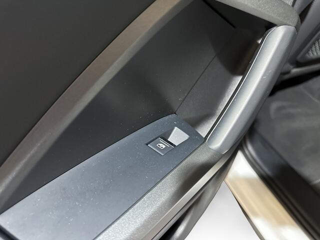 Audi Q3 Sportback 45 230pk TFSI quattro Pro Line S / Side assist & lane assist / Parkeerhulp plus / MMI navigatie plus