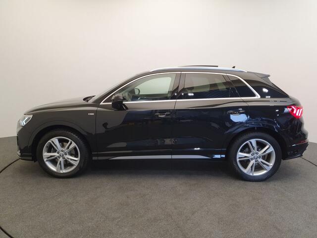 Audi Q3 35 TFSI 150pk S-Tronic S-Line Wegklapbare trekhaak, Panoramadak, Camera