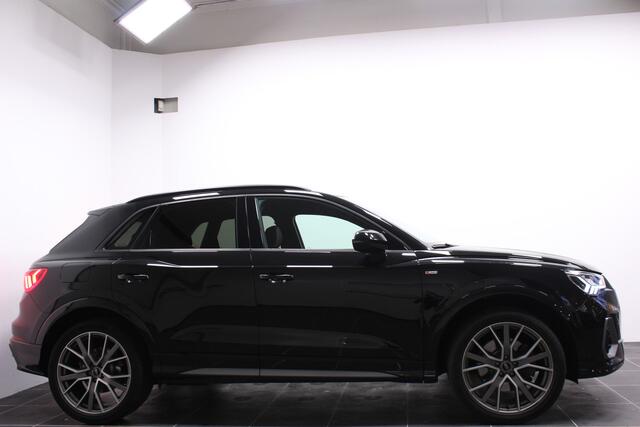 Audi Q3 45 TFSI e S-Line/20 inch/Leder/Trekhaak/Acc/Camera