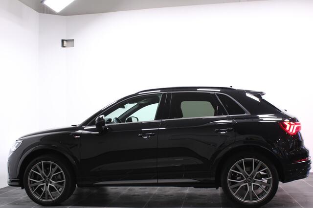 Audi Q3 45 TFSI e S-Line/20 inch/Leder/Trekhaak/Acc/Camera
