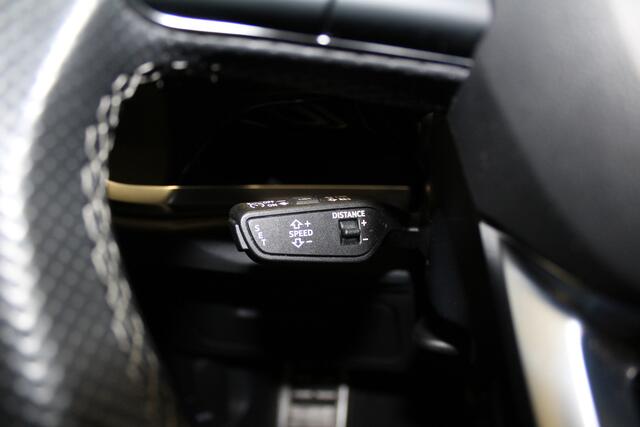 Audi Q3 45 TFSI e S-Line/20 inch/Leder/Trekhaak/Acc/Camera