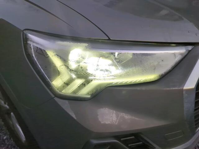 Audi Q3 35 TFSI S edition AUT/ Metallic/ Digitale Cockpit/ / Led/ Panoramadak/ S Line int. + ext. / Leer/ Elec. K./ Clima/ Navi/ Parkeersensor A/ 18 lmv/