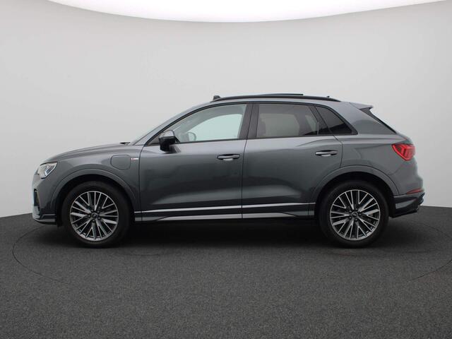 Audi Q3 45 TFSI e S edition 245PK S-Tronic Full led, adaptive cruise, side assist, lane assist, schuif-kanteldak, stoelverwarming, elek. achterklep, 19" lichtmetaal, S-line