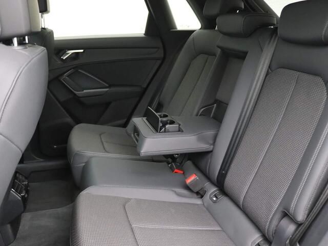Audi Q3 45 TFSI e S edition 245PK S-Tronic Full led, adaptive cruise, side assist, lane assist, schuif-kanteldak, stoelverwarming, elek. achterklep, 19" lichtmetaal, S-line