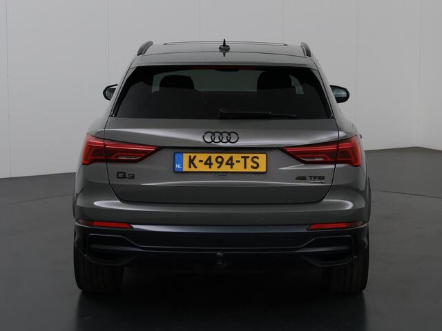 Audi Q3 45 TFSI quattro S-Line | 2x S-Line | Panoramadak | Stoelverwarming | Virtual Cockpit | B&o Audio | Camera | Rijassistent-Systeem | Sportstoelen | Matrix-LED | DAB | Trekhaak |
