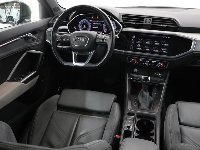 Audi Q3 45 TFSI quattro S-Line | 2x S-Line | Panoramadak | Stoelverwarming | Virtual Cockpit | B&o Audio | Camera | Rijassistent-Systeem | Sportstoelen | Matrix-LED | DAB | Trekhaak |