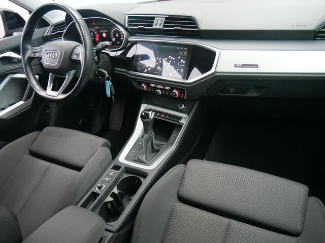 Audi Q3 35 TFSI 150pk S edition Automaat Navigatie / Stoelverwarming / LED / Sportstoelen