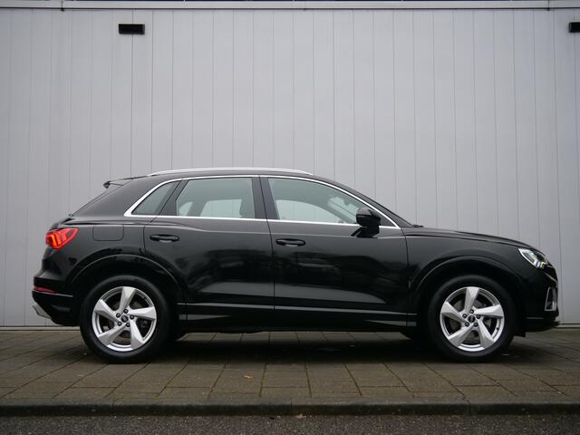 Audi Q3 35 TFSI 150pk S edition Automaat Navigatie / Stoelverwarming / LED / Sportstoelen