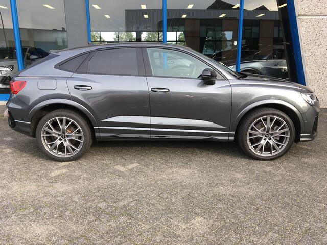 Audi Q3 Sportback 45 TFSI e-tron S-line Black Pano