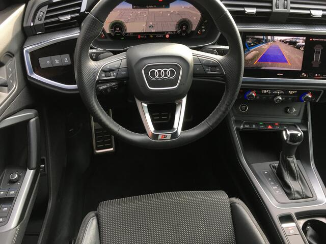 Audi Q3 Sportback 45 TFSI e-tron S-line Black Pano