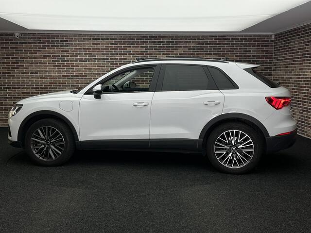 Audi Q3 45 TFSI e S edition Dealer Trekhaak Panoramadak Camera
