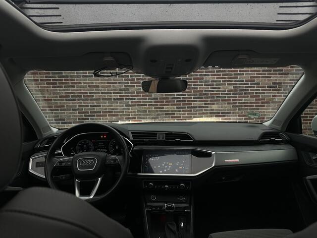 Audi Q3 45 TFSI e S edition Dealer Trekhaak Panoramadak Camera
