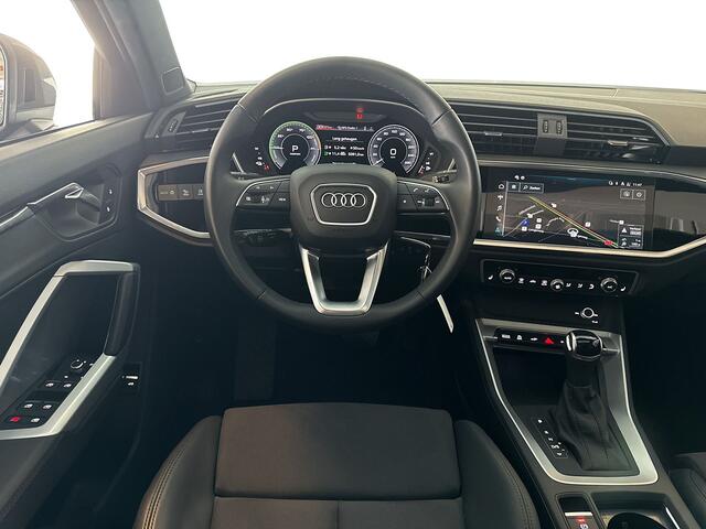 Audi Q3 Sportback 45 TFSI e S-Line / Achteruitrijcamera / Optiekpakket zwart / Panoramadak / Adaptive Cruise Control