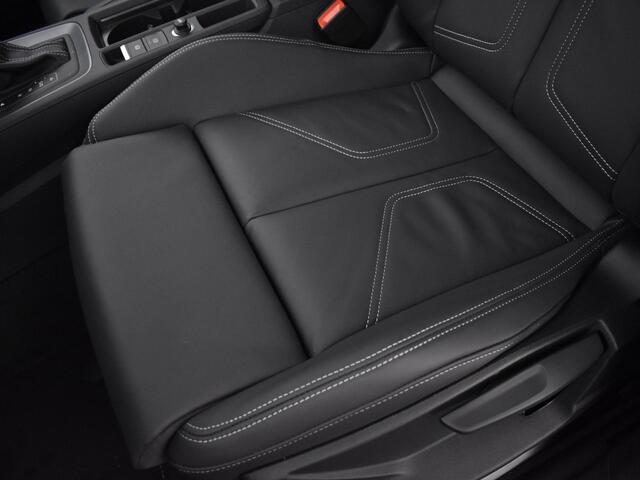 Audi Q3 S edition Competition 35 TFSI 150 PK · Glazen panoramadak · Trekhaak · Comfortsleutel · Lederen bekleding