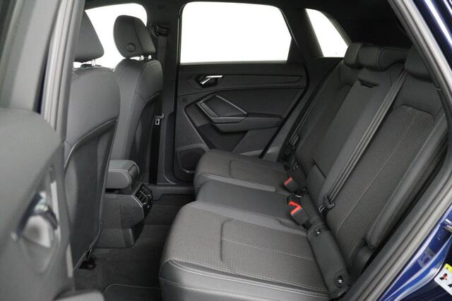 Audi Q3 45 TFSIe S Line | Stoelverwarming | Adaptive cruise | 360 camera | Carplay | Trekhaak | Sportstoelen | Navigatie | Virtual Cockpit | Full LED | Getint glas
