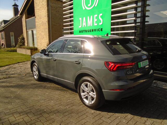 Audi Q3 45 TFSI e Advanced edition PHEV /dsg 6 traps